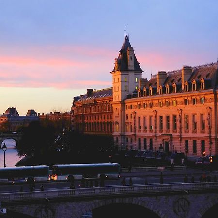 Two Bedroom Luxury Apartment - Balcony With View Of Notre Dame パリ エクステリア 写真