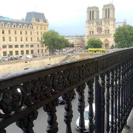 Two Bedroom Luxury Apartment - Balcony With View Of Notre Dame パリ エクステリア 写真