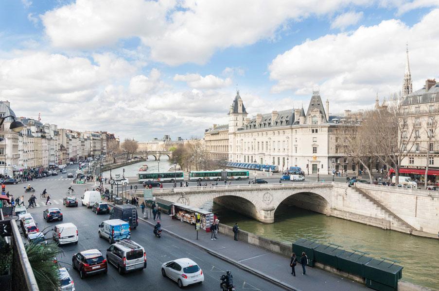 Two Bedroom Luxury Apartment - Balcony With View Of Notre Dame パリ エクステリア 写真