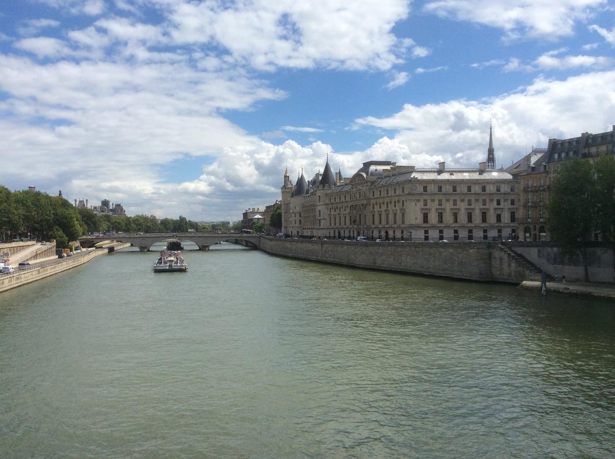 Two Bedroom Luxury Apartment - Balcony With View Of Notre Dame パリ エクステリア 写真