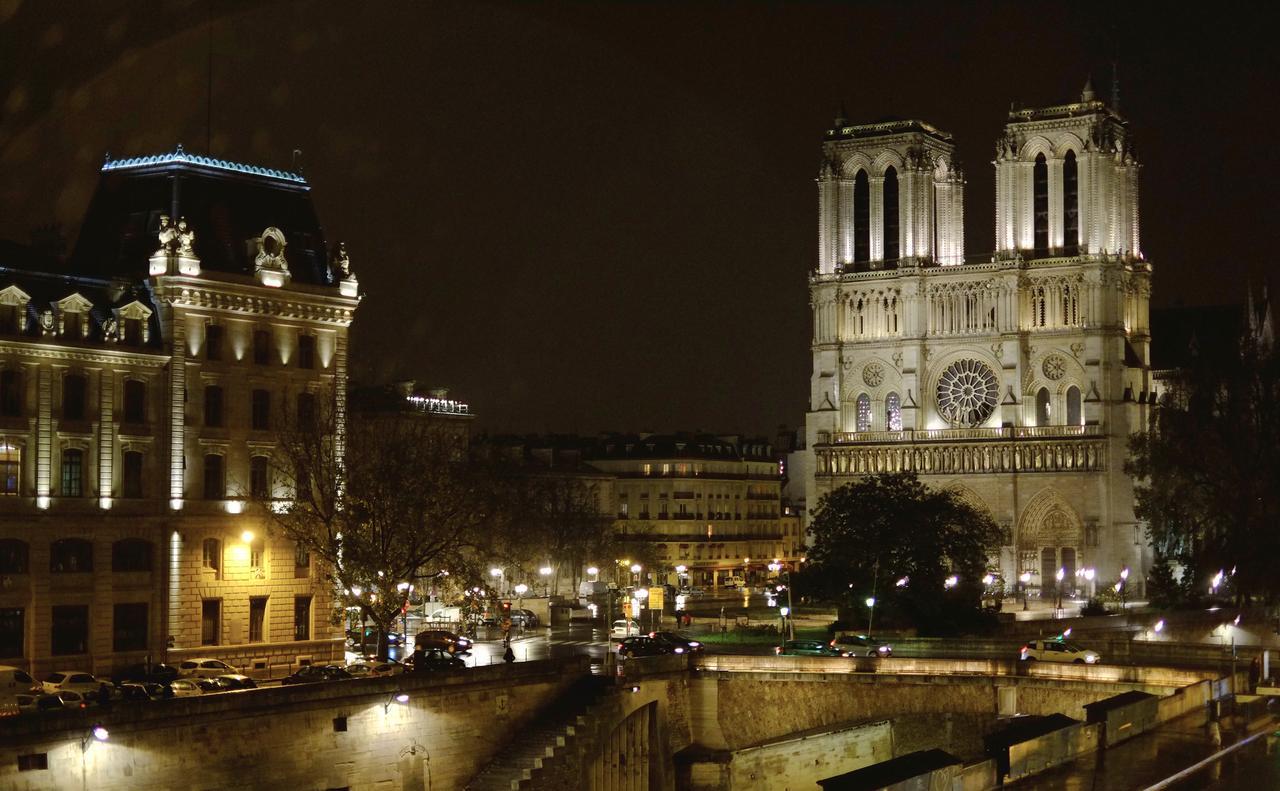 Two Bedroom Luxury Apartment - Balcony With View Of Notre Dame パリ エクステリア 写真
