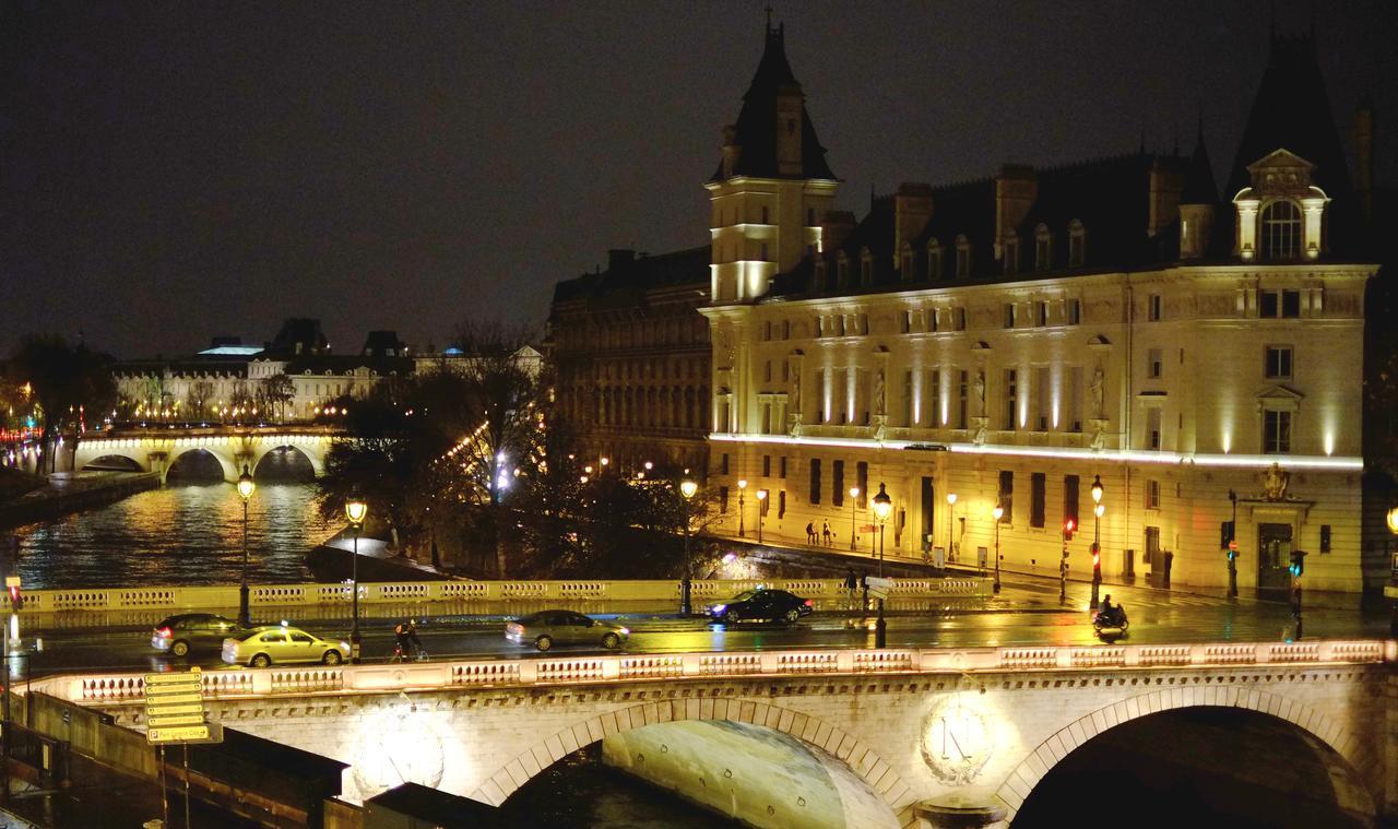 Two Bedroom Luxury Apartment - Balcony With View Of Notre Dame パリ エクステリア 写真